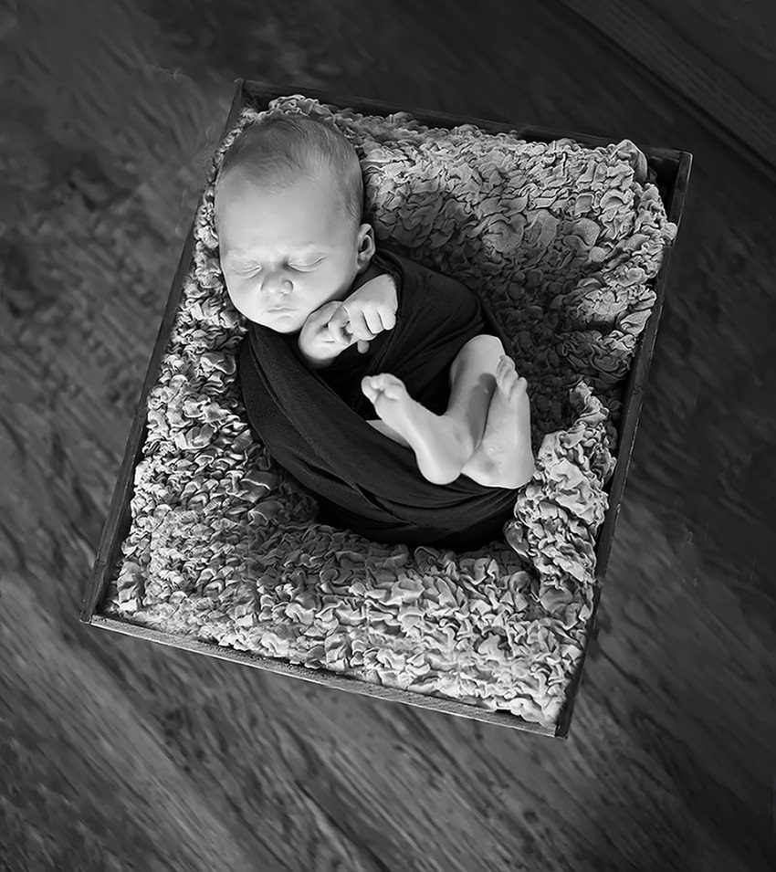 Jackie_Kelley_Photography_Newborn`_Photographer_Montgomery_County_Philadelphia_Pa_newboorn_Posing_ideas__newborn_baby_posed_in_a_bucket